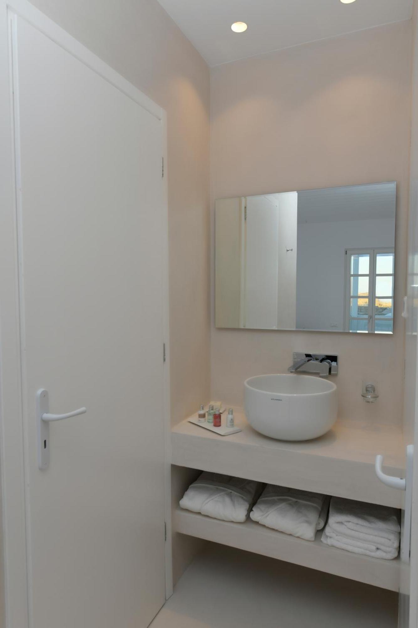 The Ammonite Resort Plintri Room photo