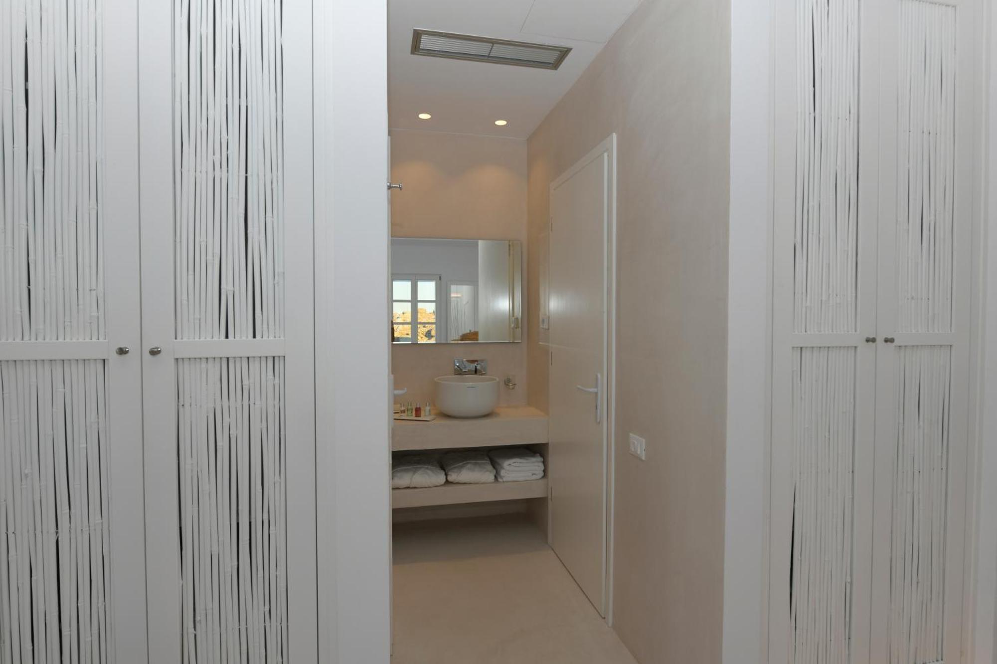 The Ammonite Resort Plintri Room photo